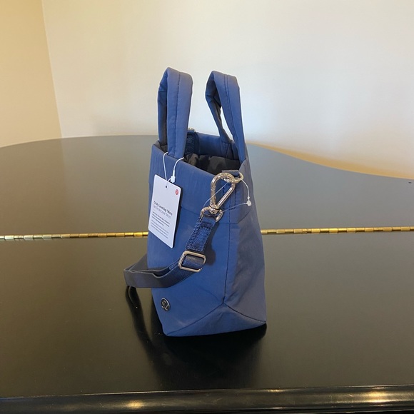 NWT Athletic Athleisure Minimalist Travel RARE Lululemon On My Level Bag *Micro - Picture 8 of 17